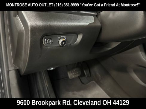 Used 2023 Chevrolet Traverse LT FWD image 19