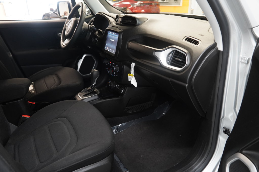 Used 2021 Jeep Renegade Latitude w/ Luxury Group I AWD/4WD image 31