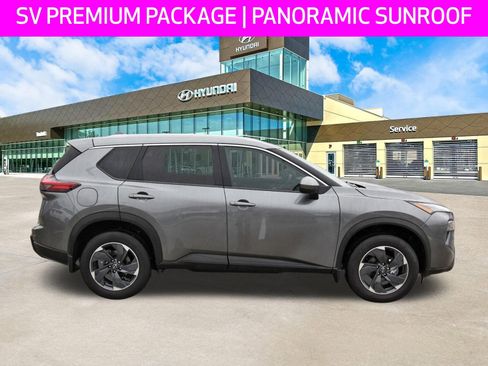 Used 2025 Nissan Rogue SV w/ SV Premium Package FWD image 4