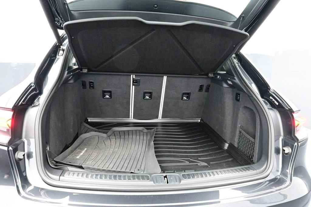 Certified 2023 Porsche Macan S AWD/4WD image 16