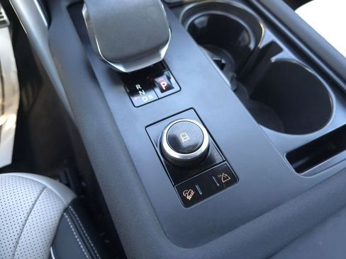 Used 2023 Land Rover Discovery HSE R-Dynamic AWD/4WD image 22