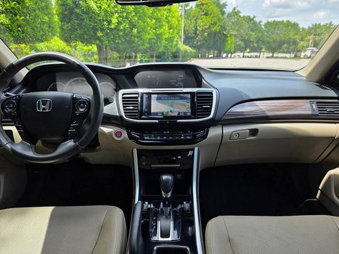 Used 2017 Honda Accord Touring image 15