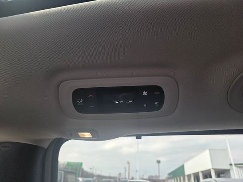 Used 2017 Chrysler Pacifica Limited w/ UConnect Theater Package image 12