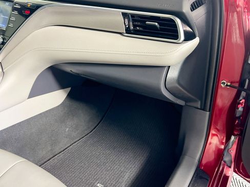 Used 2018 Toyota Camry SE image 34