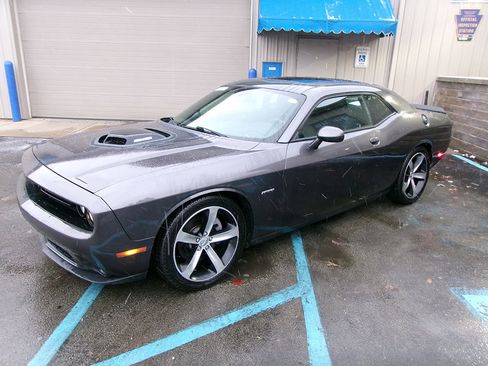 Used 2015 Dodge Challenger R/T image 1