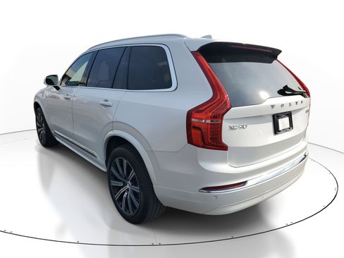 Used 2024 Volvo XC90 B5 Core image 4