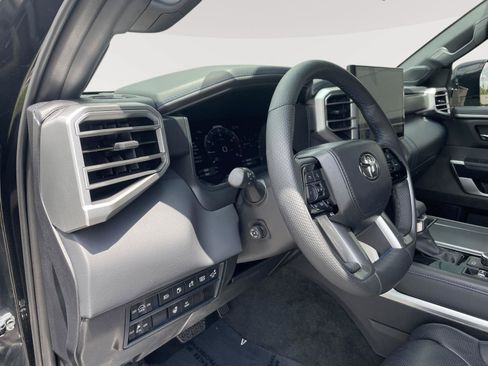 Used 2025 Toyota Sequoia Platinum AWD/4WD image 27