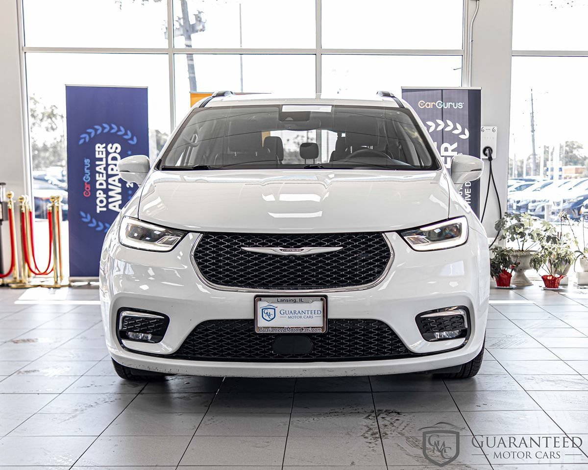 Used 2021 Chrysler Pacifica Touring-L FWD image 2