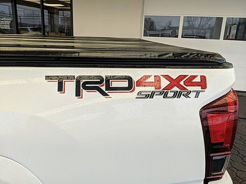Used 2019 Toyota Tacoma TRD Sport image 10
