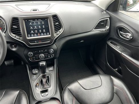 Used 2022 Jeep Cherokee Trailhawk image 33