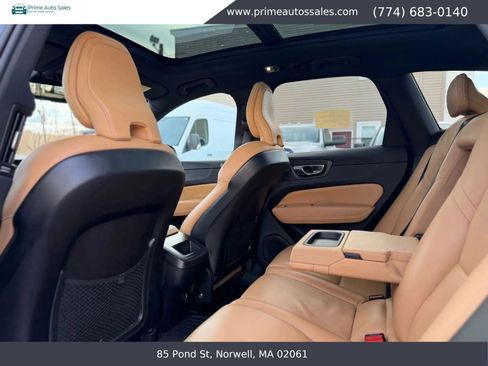Used 2020 Volvo XC60 T5 Momentum image 31