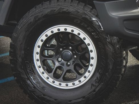 Used 2017 Jeep Wrangler Unlimited Rubicon AWD/4WD image 28