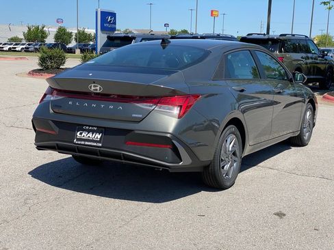 New 2026 Hyundai Elantra Hybrid FWD image 7