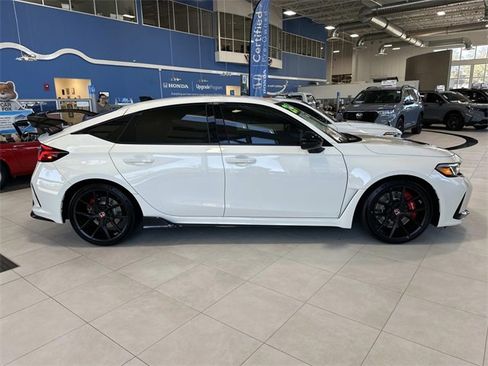 Certified 2023 Honda Civic Type R image 2