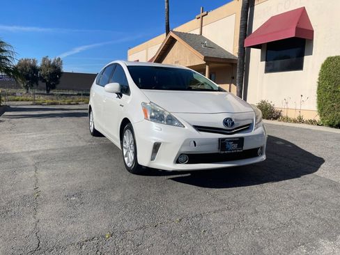 Used 2012 Toyota Prius V Five image 3