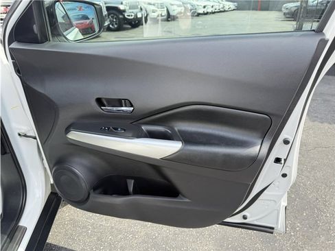 Used 2020 Nissan Kicks SR w/ SR Premium Package image 30