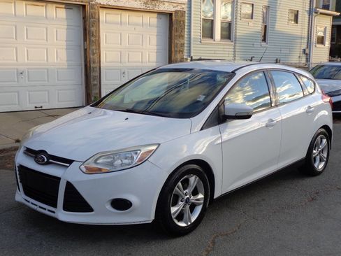 Used 2014 Ford Focus SE image 1