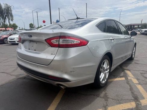 Used 2016 Ford Fusion SE FWD image 3