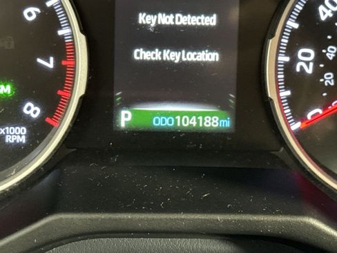 Used 2021 Toyota RAV4 XLE AWD/4WD image 19