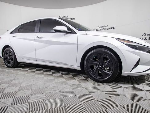 Used 2022 Hyundai Elantra SEL image 3