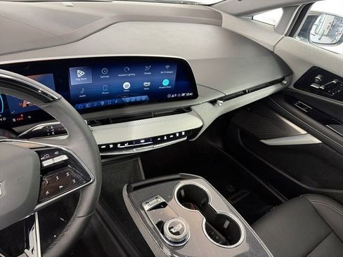 Certified 2025 Cadillac Optiq Sport 2 image 4