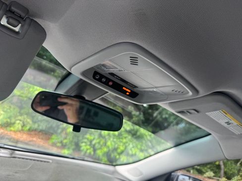 Used 2018 Chevrolet Malibu Hybrid FWD image 27