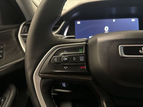 Used 2023 Jeep Grand Cherokee Limited w/ Trailer Tow Prep Group (B) AWD/4WD image 27