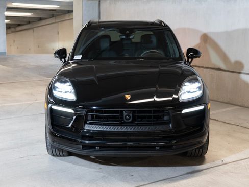 Certified 2026 Porsche Macan AWD/4WD image 6