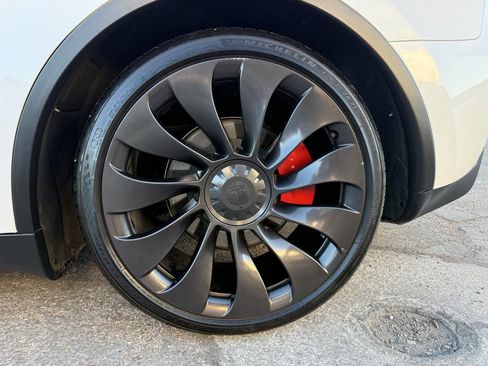 Used 2023 Tesla Model Y Performance image 31