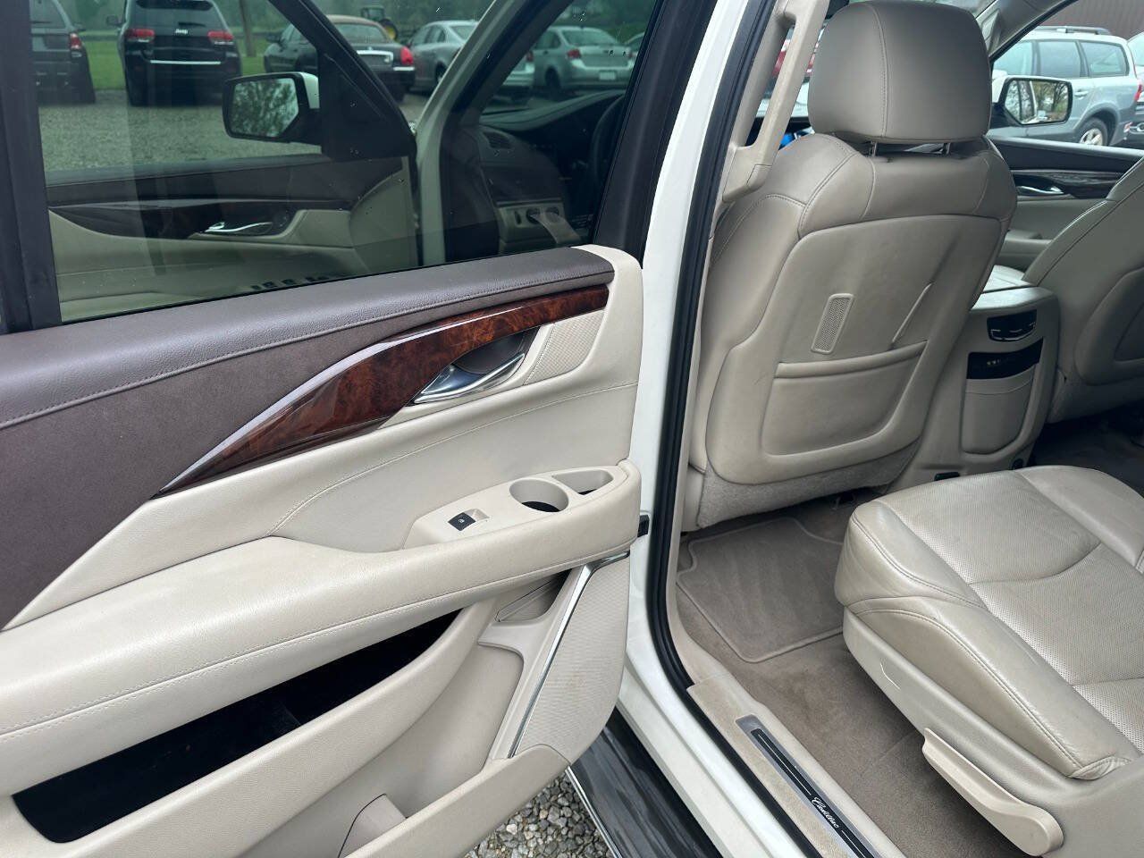 Used 2015 Cadillac Escalade ESV Luxury AWD/4WD image 11