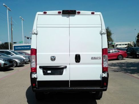 Used 2025 RAM ProMaster 2500 w/ Convenience Group FWD image 7
