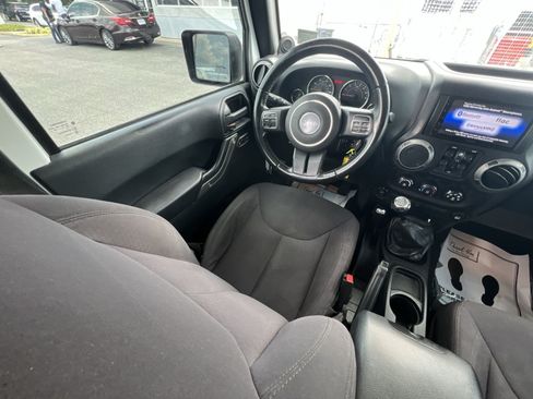 Used 2014 Jeep Wrangler Unlimited Sport w/ Quick Order Package 23S AWD/4WD image 3