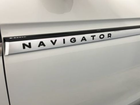 Used 2025 Lincoln Navigator L Reserve AWD/4WD image 45
