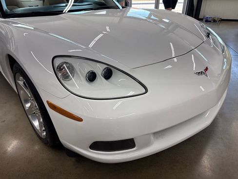 Used 2006 Chevrolet Corvette Coupe w/ Preferred Equipment Group RWD image 26