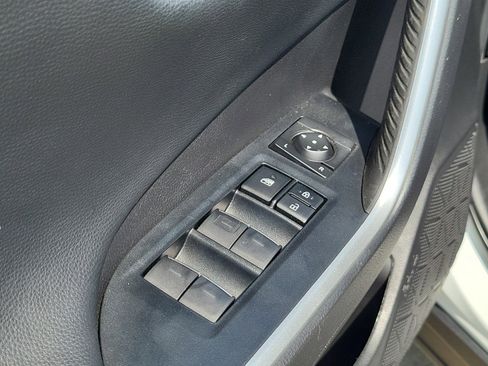 Used 2022 Toyota RAV4 Limited image 16