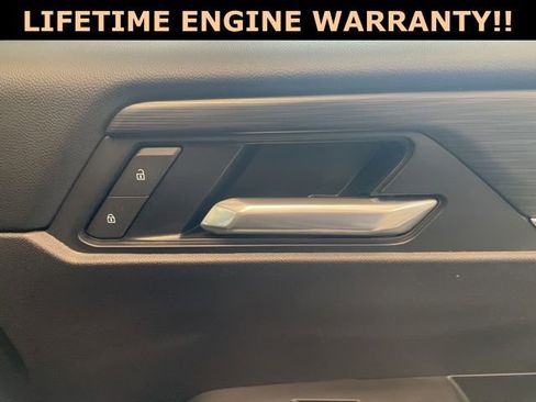 Used 2025 GMC Acadia Elevation image 40