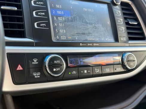 Used 2016 Toyota Highlander XLE AWD/4WD image 12