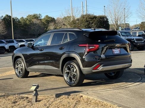 Used 2025 Chevrolet Trax LT image 5