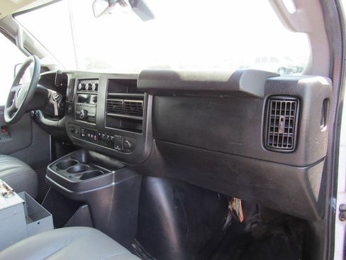 Used 2018 Chevrolet Express 2500 w/ Driver Convenience Package RWD image 15
