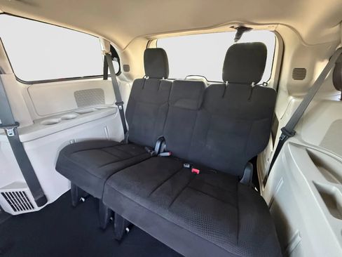 Used 2016 Dodge Grand Caravan SE w/ Quick Order Package 29E SE FWD image 15