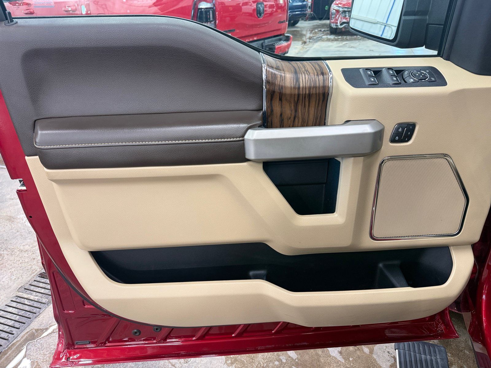 Used 2019 Ford F150 Lariat w/ Equipment Group 502A Luxury AWD/4WD image 24