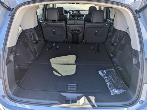 New 2025 Honda Pilot Touring image 14