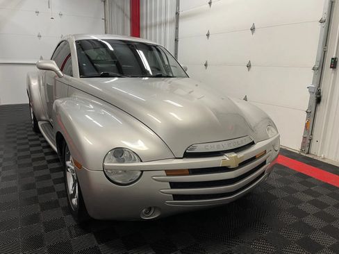 Used 2005 Chevrolet SSR w/ Preferred Equipment Group RWD image 10