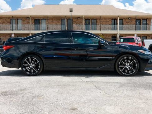 Used 2019 Toyota Avalon Touring FWD image 16