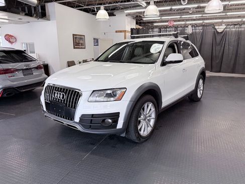 Used 2017 Audi Q5 2.0T Premium Plus w/ Technology Package image 5