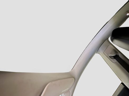 Used 2022 Tesla Model Y Long Range image 27