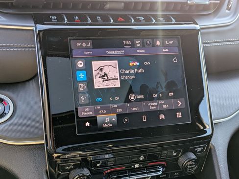 New 2025 Jeep Grand Cherokee Laredo X w/ Luxury Tech Group I image 19