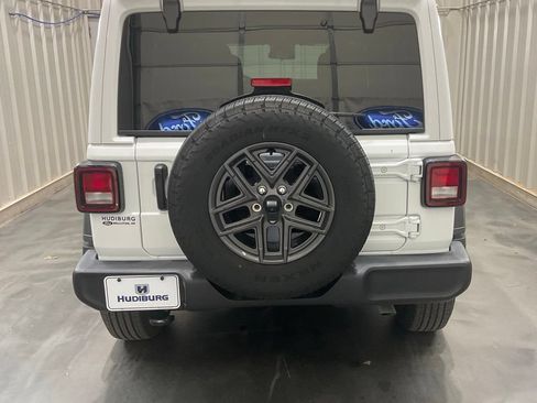 Used 2025 Jeep Wrangler Unlimited Sport AWD/4WD image 23