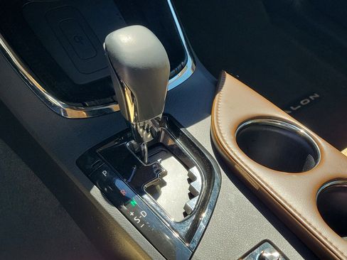 Used 2016 Toyota Avalon Limited w/ Toyota Safety Sense Package image 29