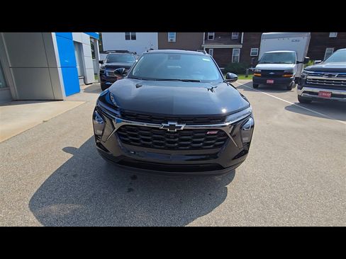 New 2025 Chevrolet Trax RS image 3